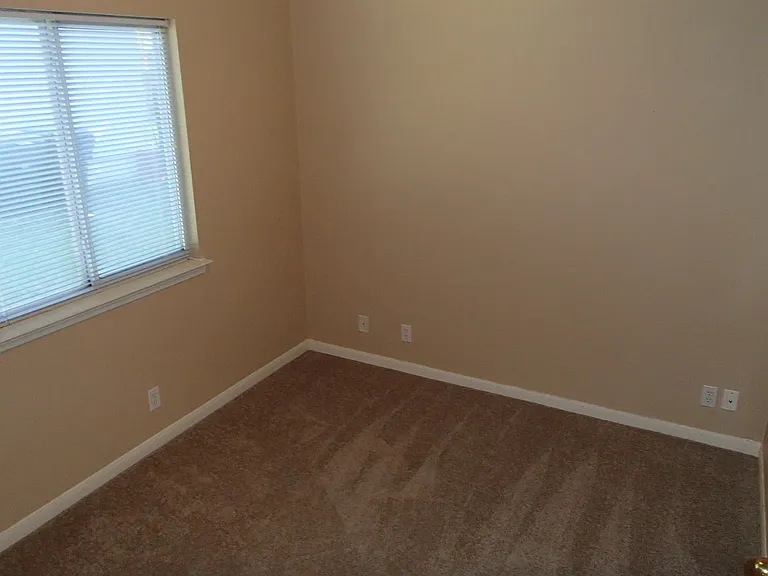 208 Juniper Dr — Photo 5