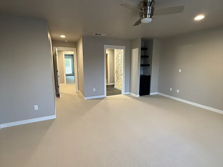 515 G St #124 — Photo 12