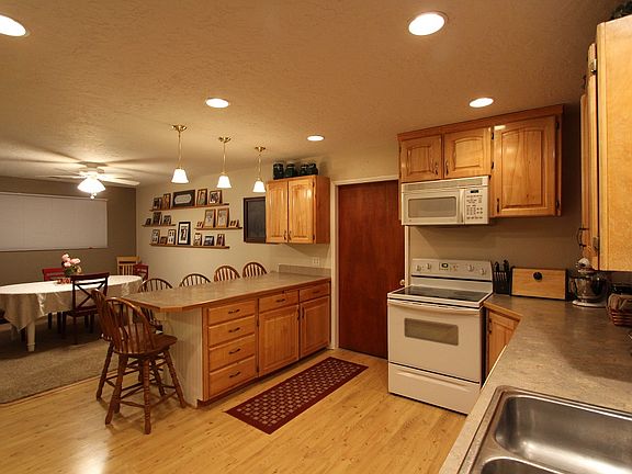 Kitchen/Dining