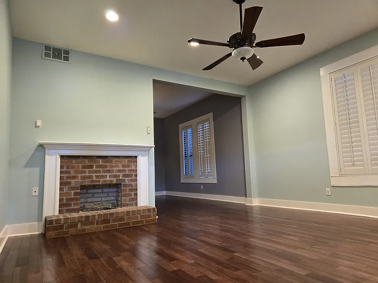 715 S Barnett Ave — Photo 6