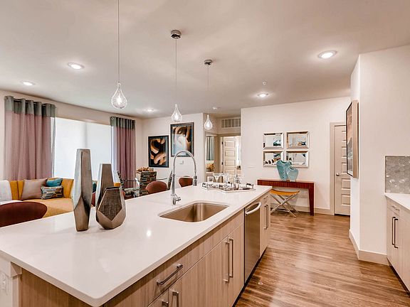 3rd image of 4550 Kittredge St #10158413
