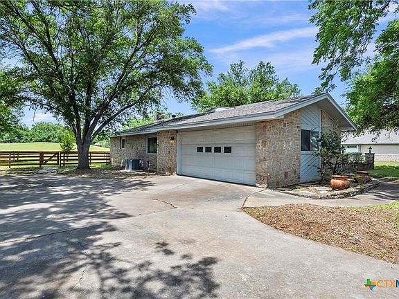2nd image of 106 Meadowlakes Dr