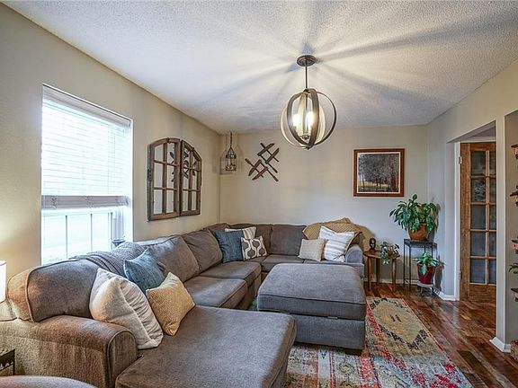 4th image of 5523 Garden Walk Dr