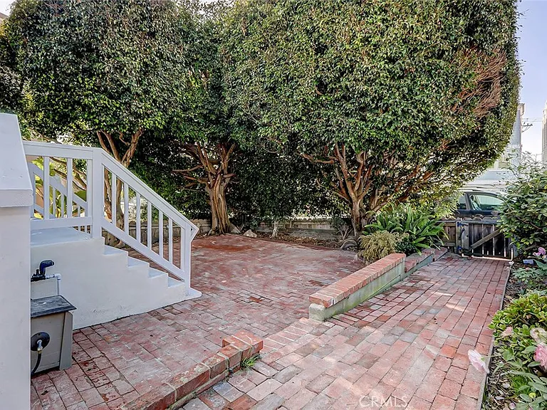 216 Monterey Blvd — Photo 40