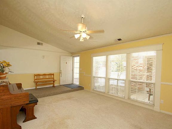 5th image of 2468 Laverne Ave