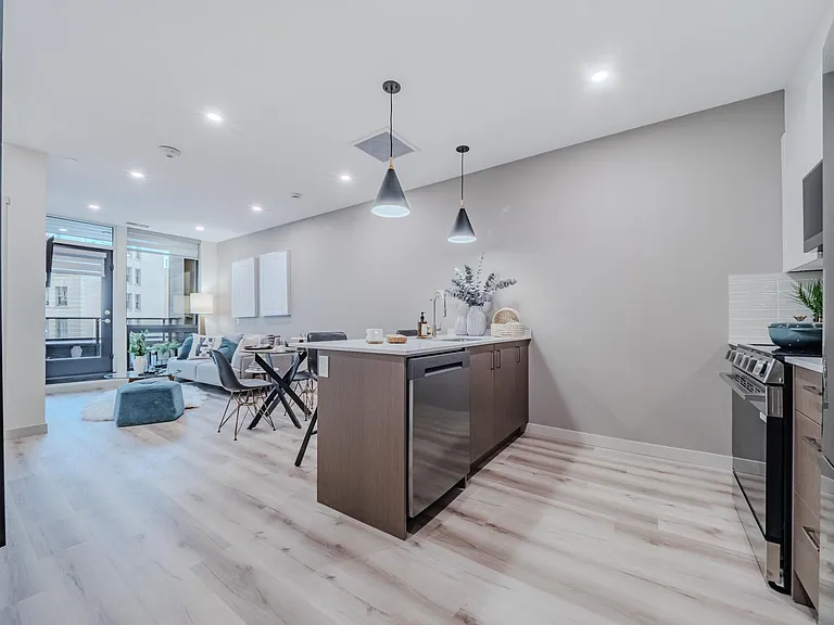 10020 101a Ave NW — Photo 17