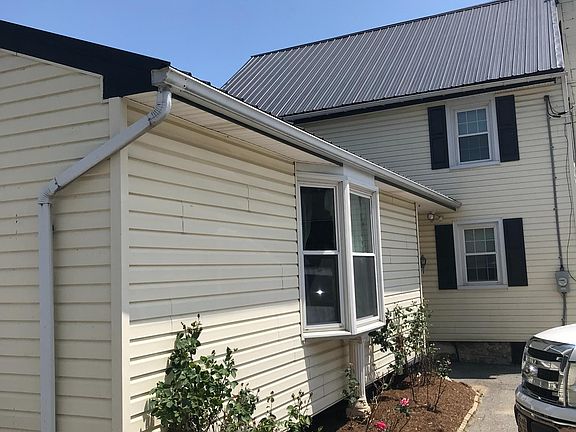 4th image of 299 Coffee St