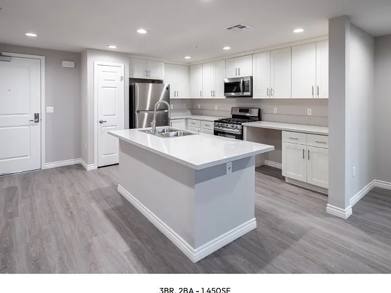 Centerpointe at Market Apartments - 3145 Market Street Riverside CA 92501 — Photo 43