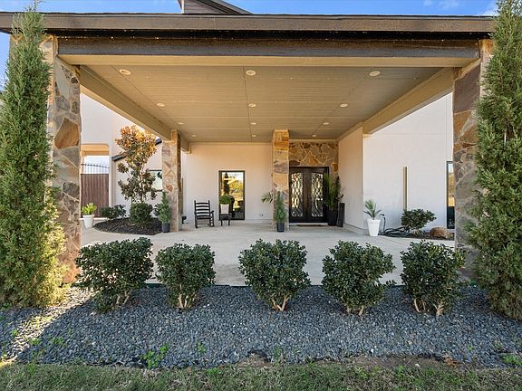 4th image of 1130 The Shores Dr