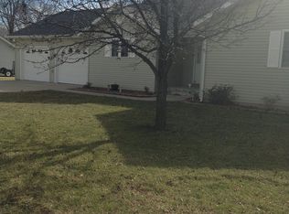 504 E Trades Dr, Belle, MO 65013