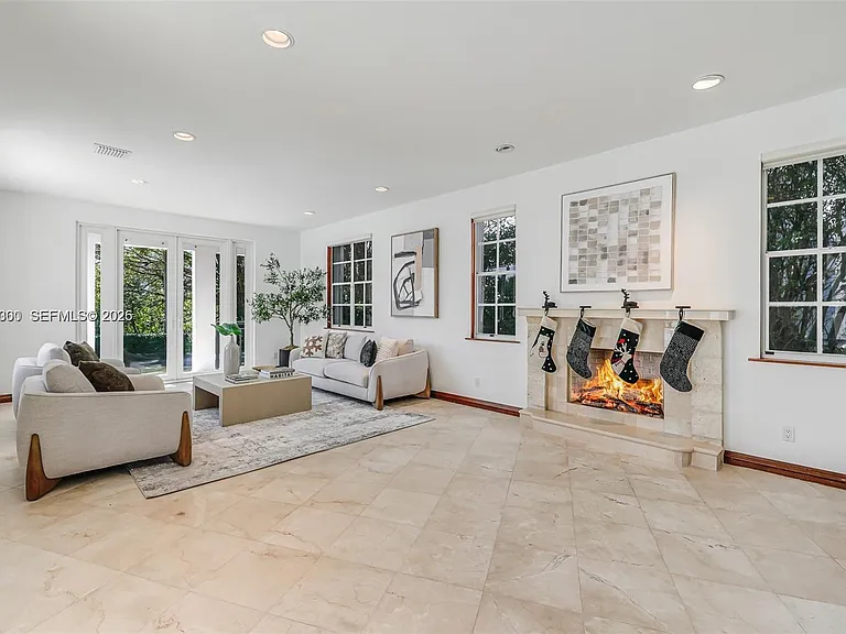 184 Paloma Dr — Photo 6