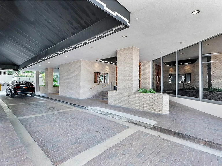 2 Grove Isle Dr #BPH10 — Photo 38