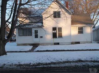 802 E State St, Marshalltown, IA 50158