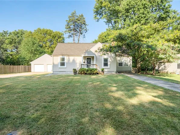 7624 Hadley St, Overland Park, KS 66204