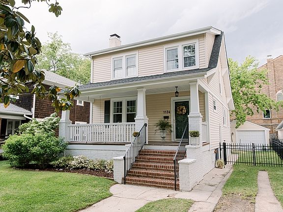 2nd image of 1134 Larchmont Cres