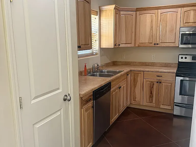 1719 E 23rd St #C — Photo 5