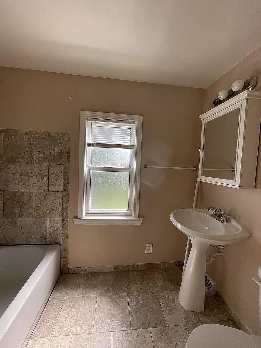 3 bed, 1406 sqft, $1,775 — Photo 2