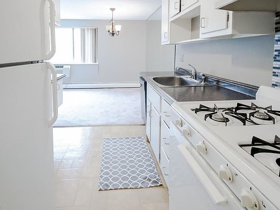 3rd image of 6000 Nob Hill Dr APT 212