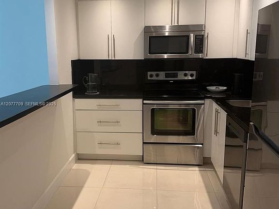 4th image of 19390 Collins Ave APT 1418