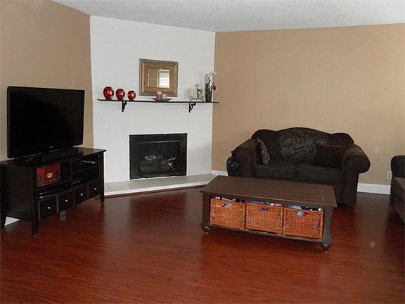 5th image of 1221 Juniper Dr APT D