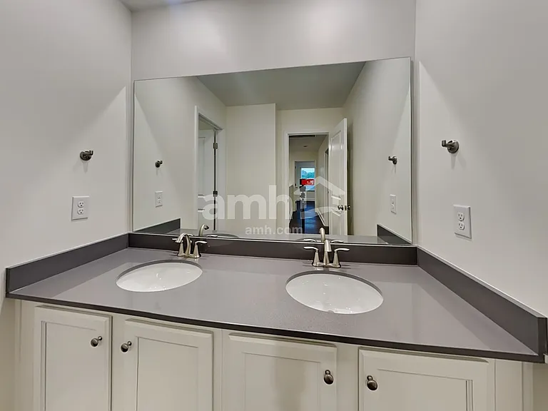 2112 Williamshire Ln — Photo 20