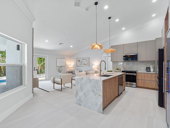 4th image of 1132 NE 3rd Avenue