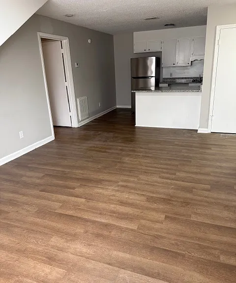 452 8th Ave SE — Photo 1