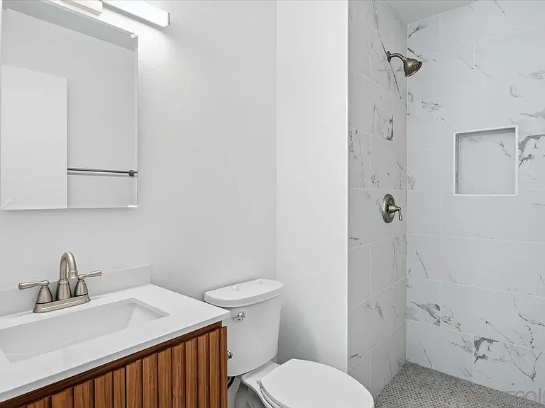 1507 Lower Lake Ct — Photo 3