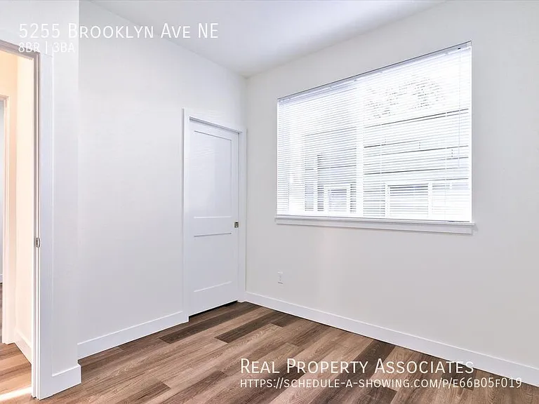 5255 Brooklyn Ave NE — Photo 24