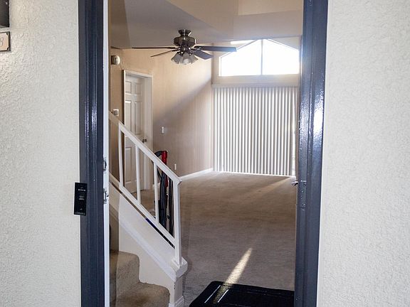 3rd image of 5510 Owensmouth Ave APT 318