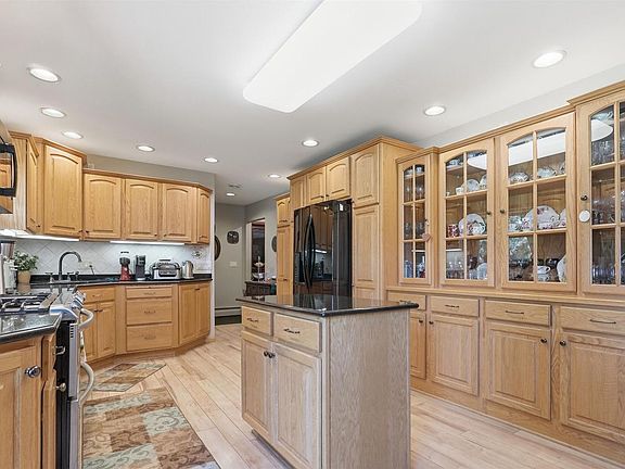 2nd image of 206 W CEDAR STREET