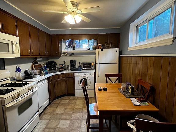 3rd image of 182 Scott Ave #1