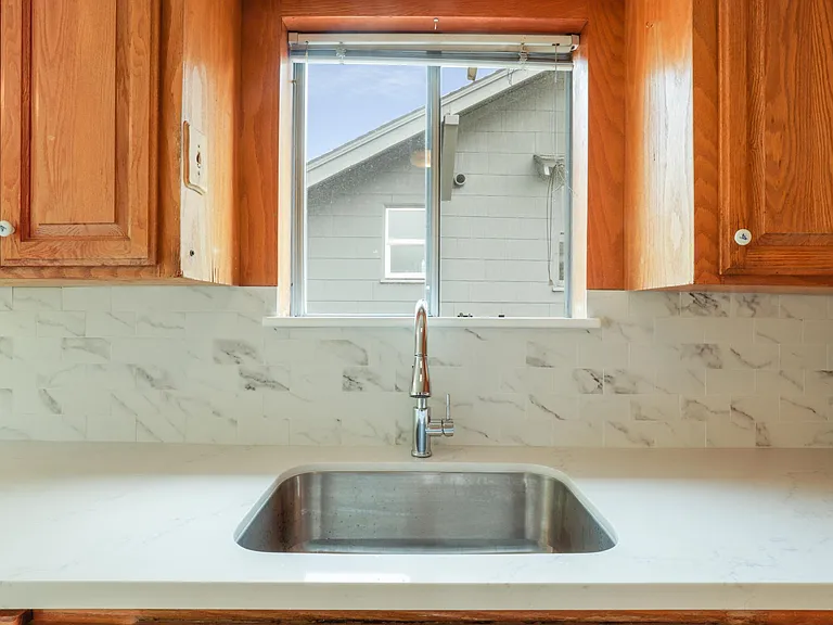 5554 Taft Ave — Photo 11