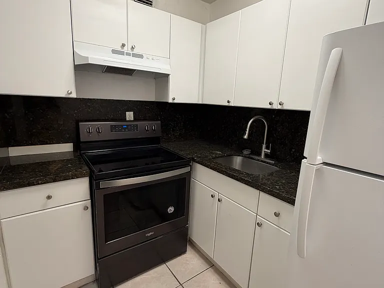 1860 SW 22nd St #7 — Photo 11