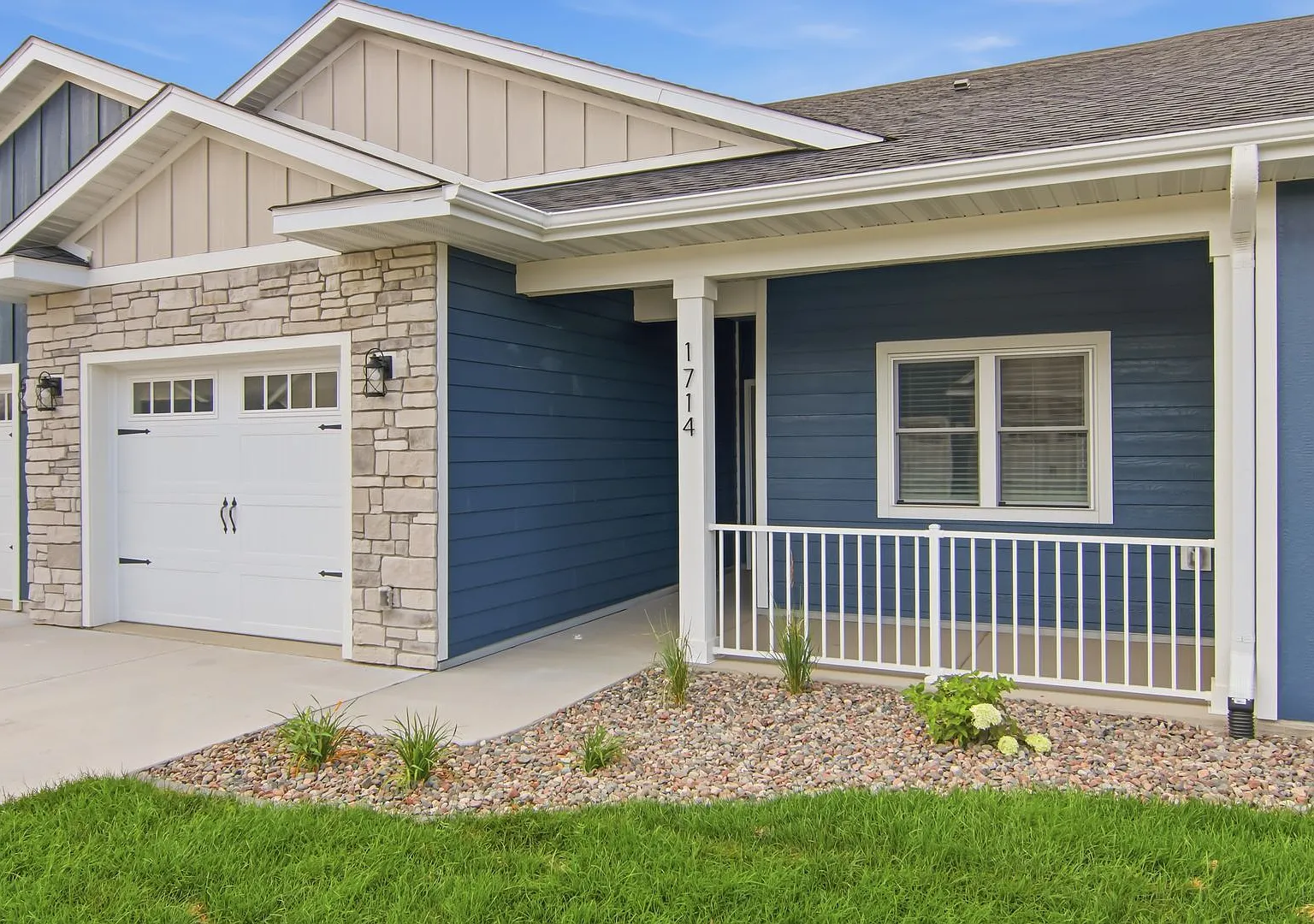Move-In Special! New 2 Bedroom Villas — Photo 2