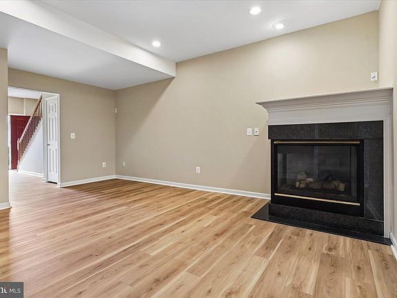4th image of 15042 Danehurst Cir