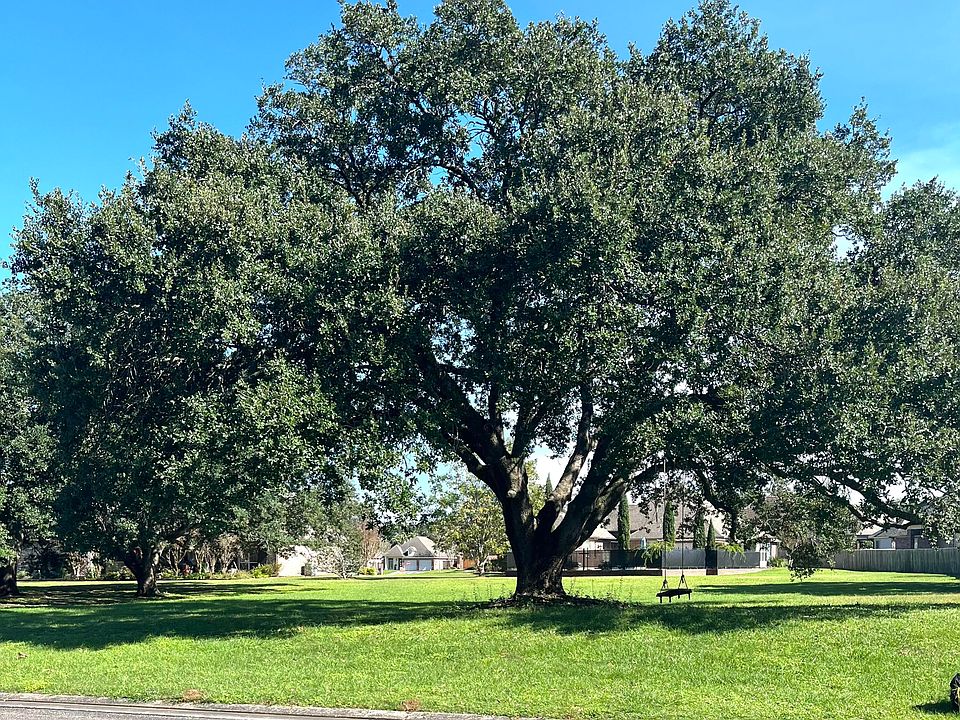 1st image of 22 Shadows Bend Blvd