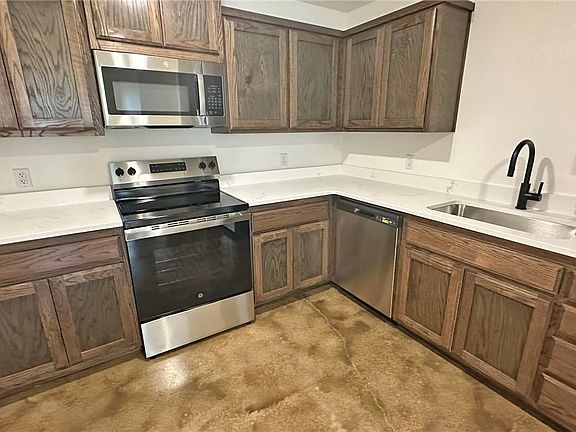 4th image of 983 Cline Dr