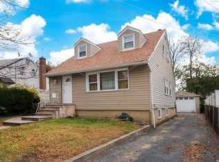 1021 Van Buren St, Uniondale, NY 11553
