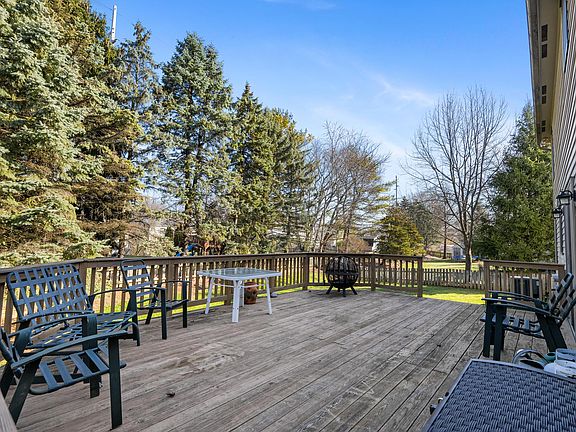 5th image of 5396 Hessler Cir