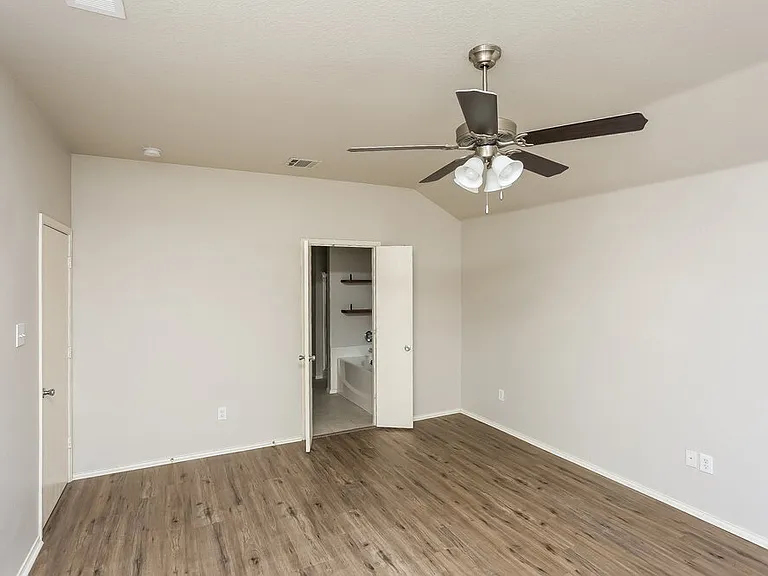 10921 Emerald Park Ln — Photo 9