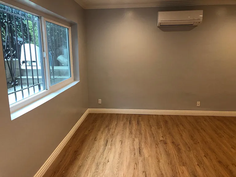 1040 N Laurel Ave #9 — Photo 5