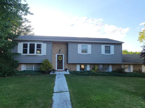 60 Red Stone Dr, York Haven, PA 17370