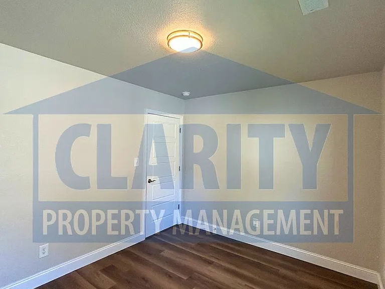 1594 Perry St SE — Photo 9
