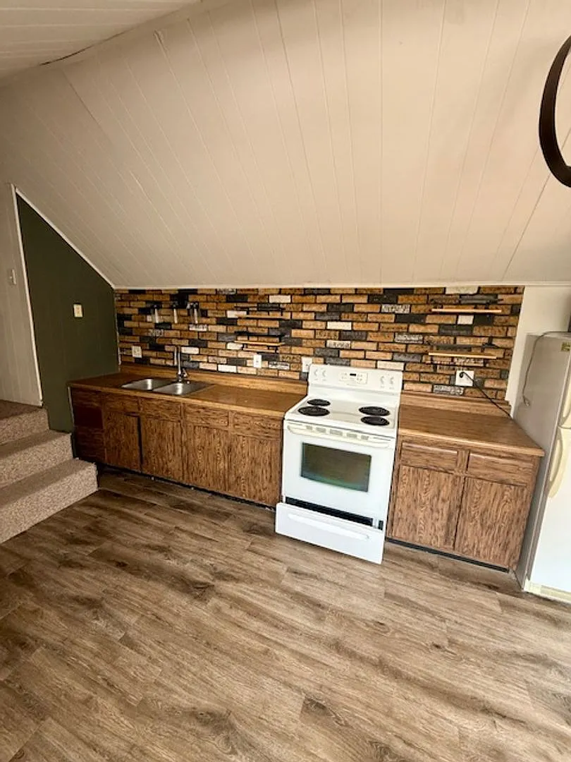 Studio Apartment for Rent Steps from MSU! — Photo 4