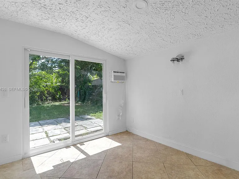 401 SW 25th Ave — Photo 20