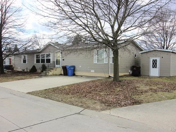 8795 Davey Dr, Newport, MI 48166