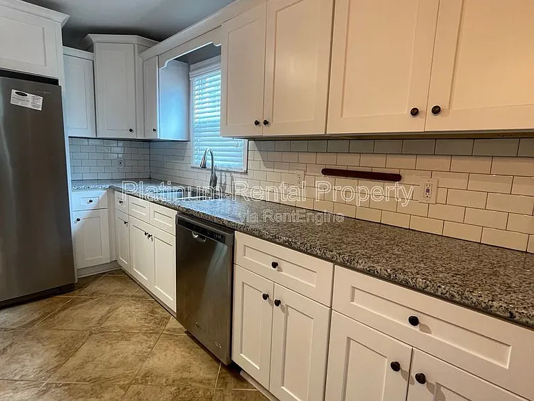 2706 White Oak Dr — Photo 6