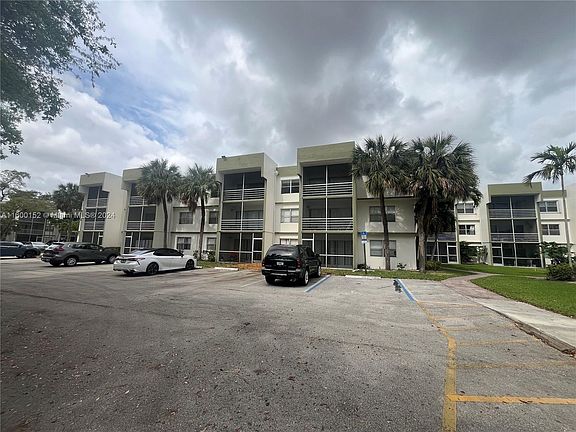 5th image of 4235 N University Dr APT 203