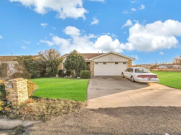 816 E 9th St, Cordell, OK 73632